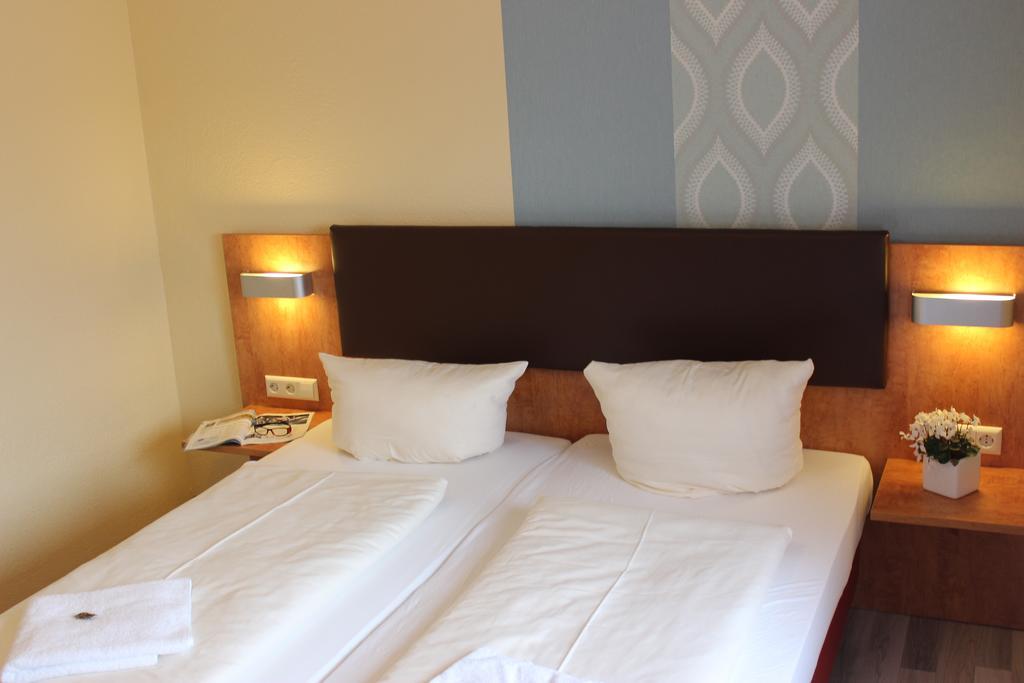 Landhotel Kueffner Pfedelbach Bagian luar foto