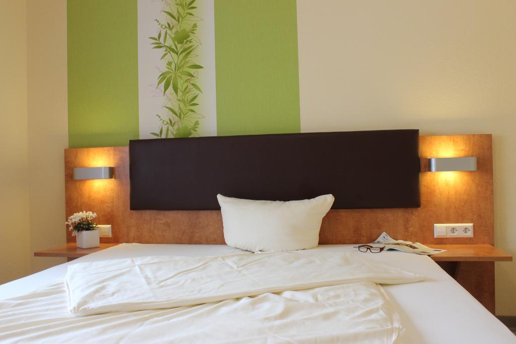 Landhotel Kueffner Pfedelbach Bagian luar foto