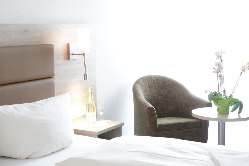 Landhotel Kueffner Pfedelbach Bagian luar foto