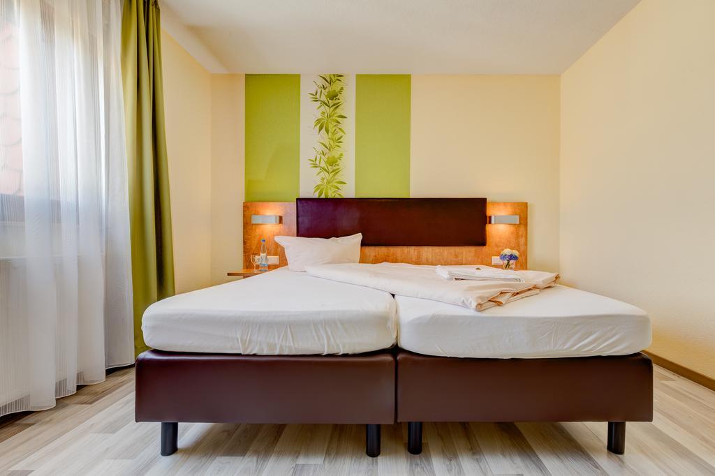 Landhotel Kueffner Pfedelbach Bagian luar foto