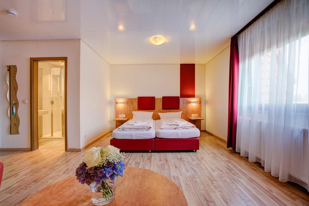 Landhotel Kueffner Pfedelbach Bagian luar foto