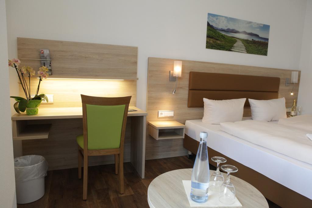 Landhotel Kueffner Pfedelbach Bagian luar foto
